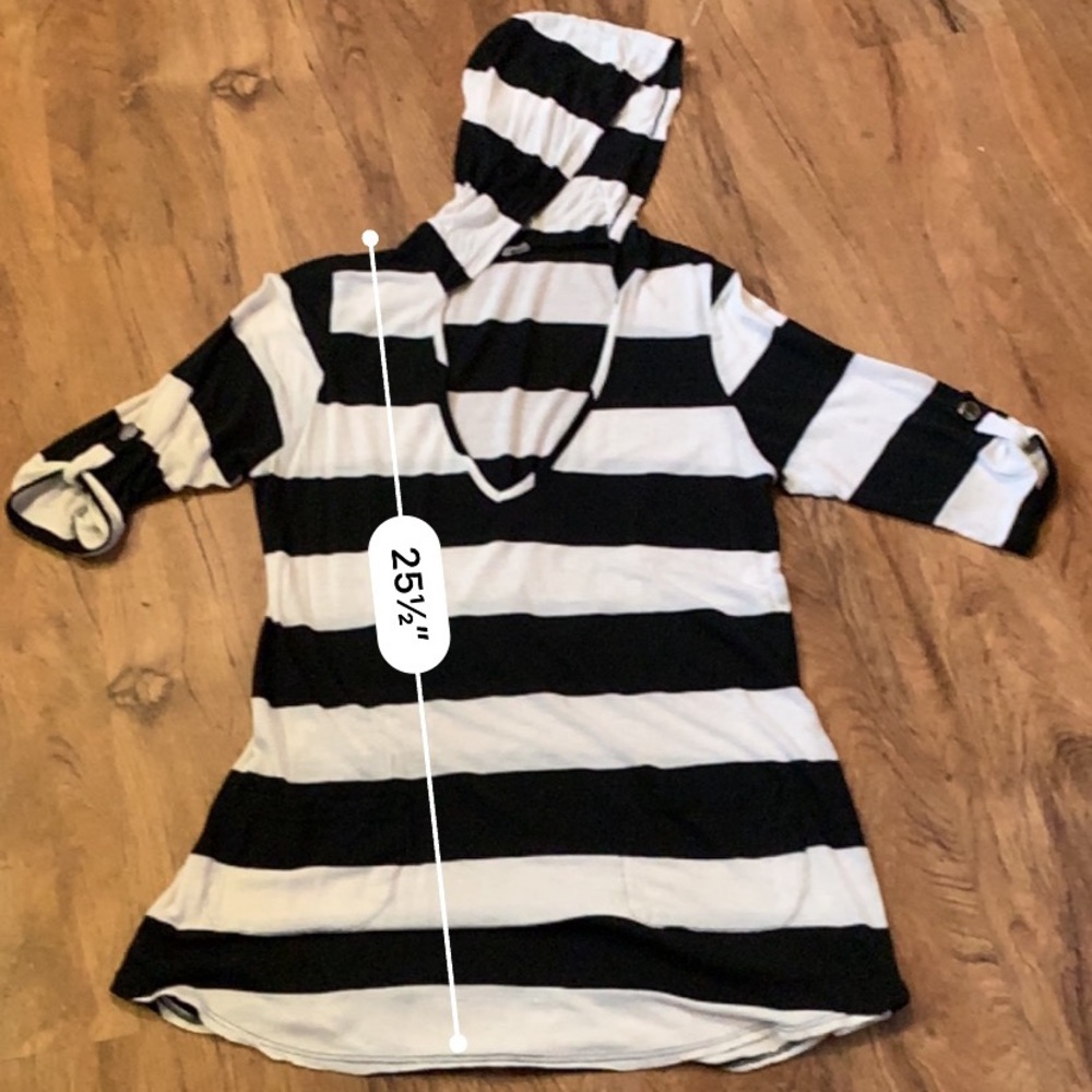 M- Black and white striped pullover with pockets.